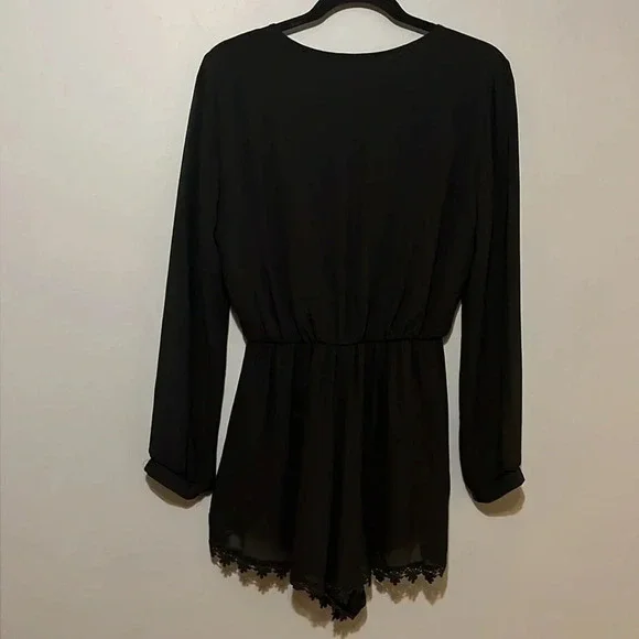 Astr | long sleeve short romper Playsuit low v-neckline crochet Women’s size M - Picture 7 of 9